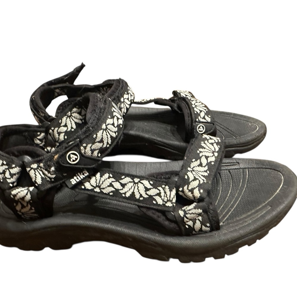Atika Women's Black Patterned Sandals